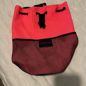 Cute Vitoria secret bag perfect for a pool or beach day. Pink with black straps